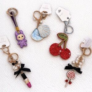 Brand new keychain a lot of five. Super cute unique design designs.
